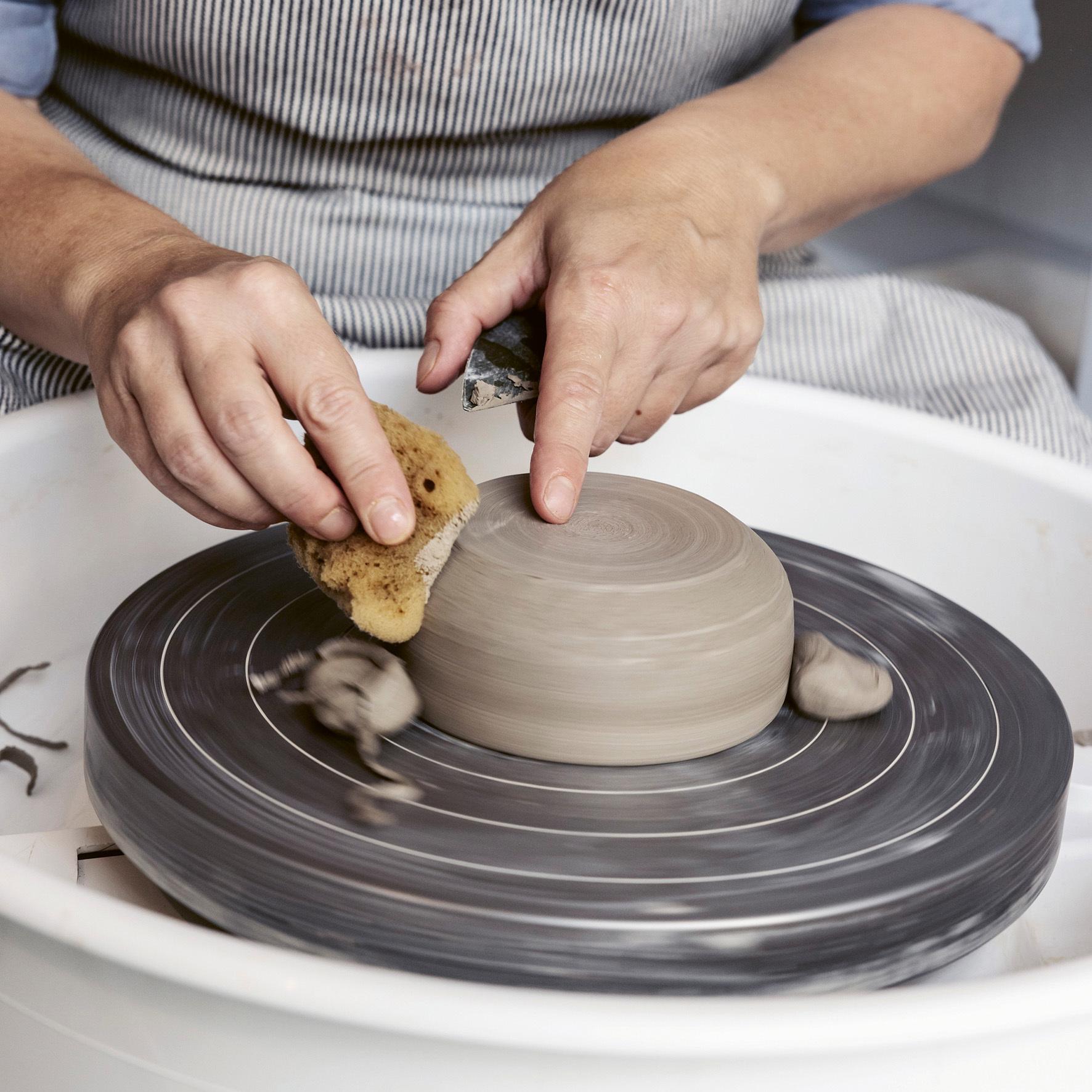 Thumbnail - Borgbjerg:Töpfern mit der Töpferscheibe, Ratgeber von Melanie Schirdewahn, Susan Liebe, Sus Borgbjerg