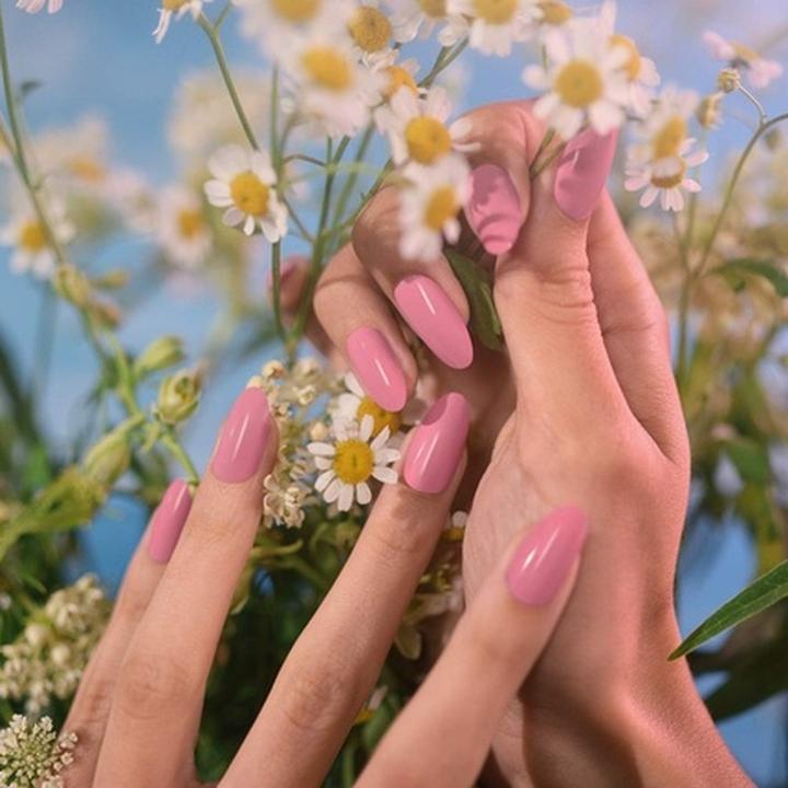 Immagine prodotto CND Vinylux - Smalto a lunga tenuta Kiss From A Rose 214 (Smalto)