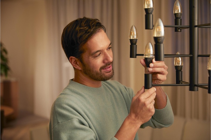 Actual product image Philips Hue White (E14, 4.50 W, 300 lm, 2 x, G)