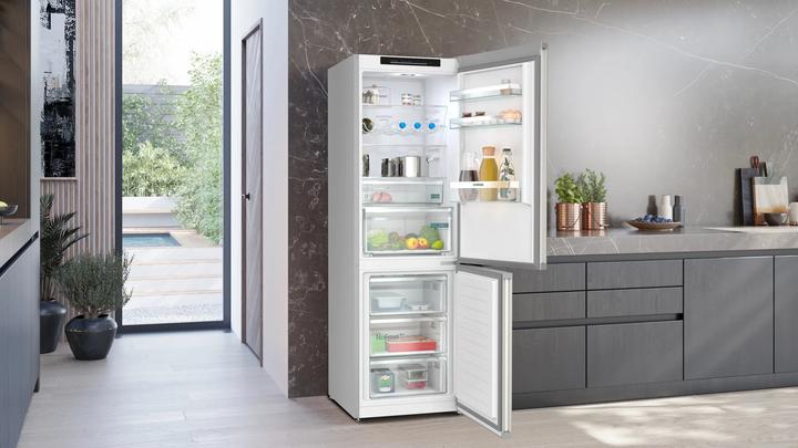Actual product image Siemens iQ300, Freestanding fridge-freezer combination with freezer section below, 186 x 60 cm, stainless (321 l)