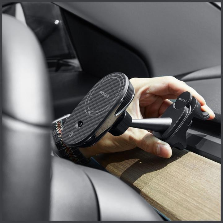 Produktbild Pitaka Car mount with wireless charger MagEZ Pro 2 Qi2 Tesla Magsafe for Tesla Model 3/Y black gray
