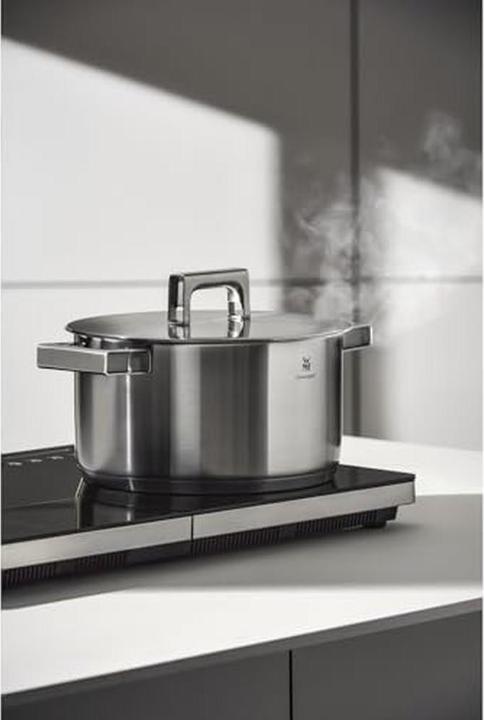 Image du produit WMF Ultimate Cool+ Casserole avec couvercle, 24 cm (24 cm, Casserole, Acier inoxydable)