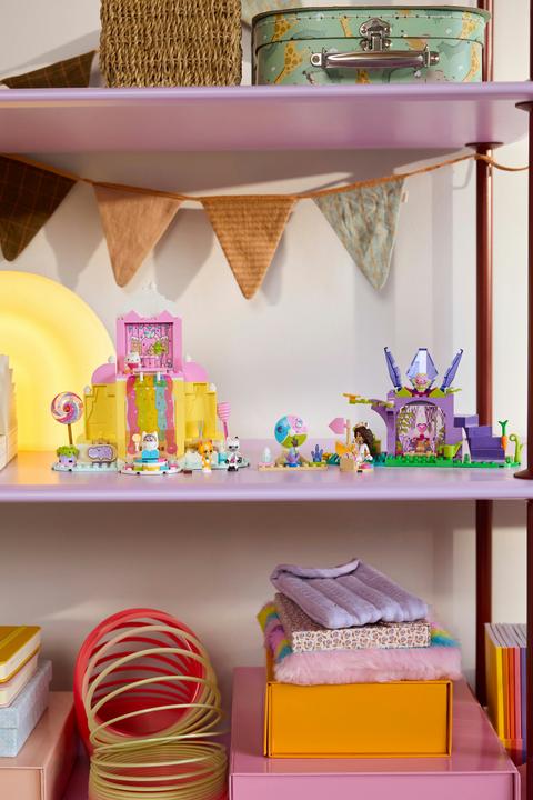 Actual product image LEGO Sugar icing mountains and kitten garden (11205, LEGO Gabby's Dollhouse)