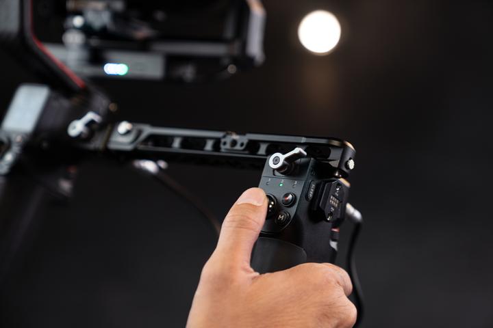 Produktbild DJI RS 2 Pro Combo (Spiegelreflexkamera, 4.50 kg)