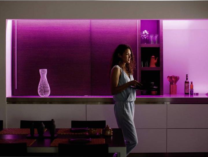 Immagine prodotto Philips Hue Lightstrip Plus (RGBW, 200 cm, Interno)