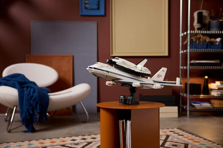 Immagine prodotto LEGO Jumbo per il trasporto dello Space Shuttle (10360, LEGO Icons)
