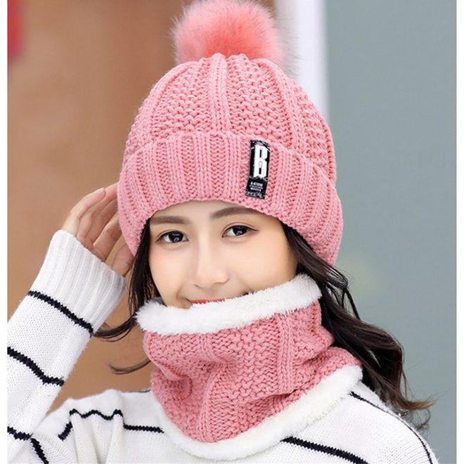 Actual product image MU Classic Knitted hat and neck warmer set (One Size) (One size)