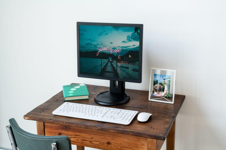 Image du produit Rangee ThinClient All-in-One RD19T-601L 19" J6412/4GB/120G Linux (4 Go)