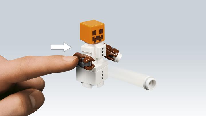 Actual product image LEGO Minecraft Türme aus Eis (21131, LEGO Minecraft)