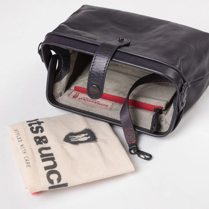 Actual product image Aunts & Uncles Mrs. Eclair Shoulderbag Night Sky