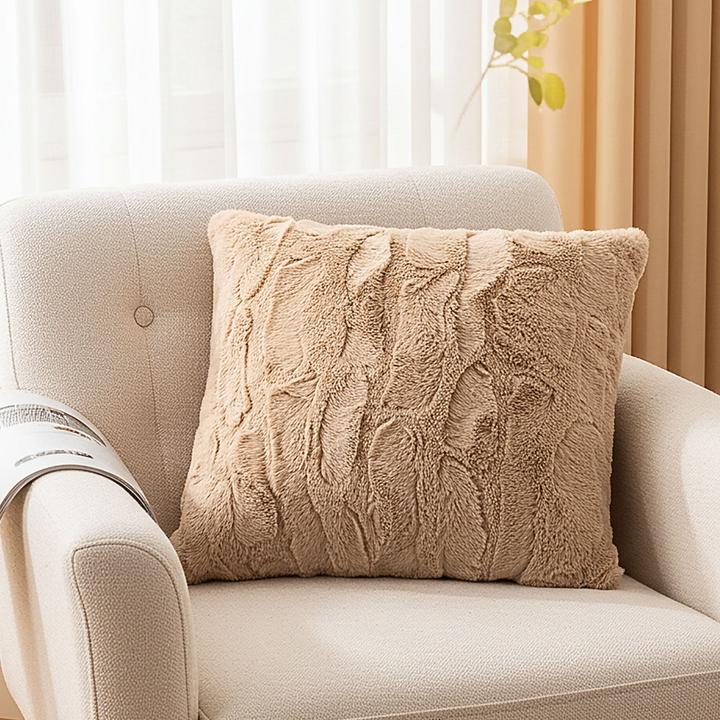 Produktbild Douceur D'intérieur Flauschiges Kuschelkissen 45x45 cm - Traumhaft weiches Dekokissen, Sandfarbiges Kunstfell (45 x 45 cm)