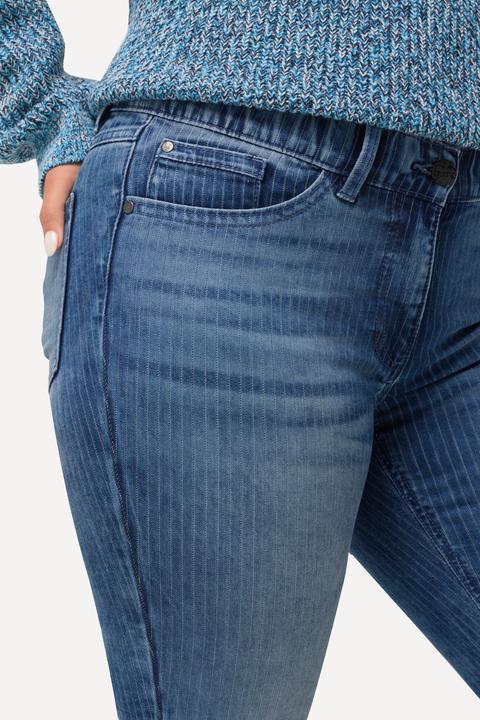 Immagine prodotto Ulla Popken Jeans modello Sarah con taglio della gamba aderente, righe e cinque tasche (62)