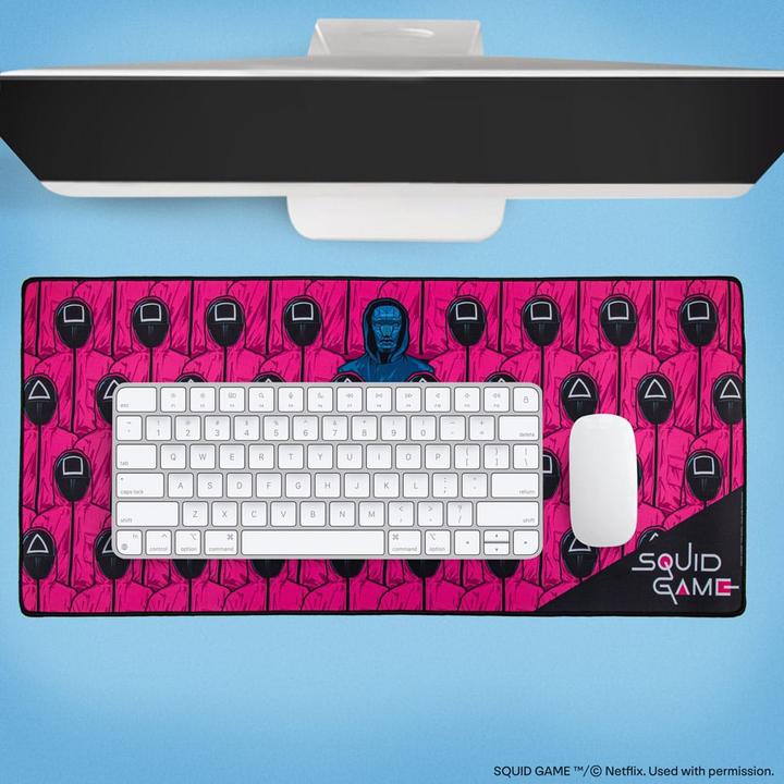 Produktbild Cinereplicas Squid Game Schreibtischunterlage Front Man and Guards (XL)