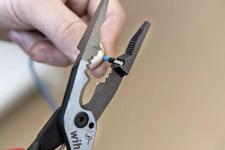 Produktbild Wiha Multifunktionszange Elektriker 8in1 (209 mm)