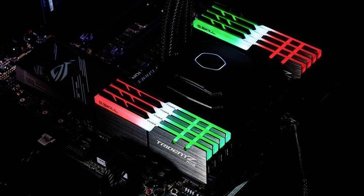 Productafbeelding G.Skill DDR4 PC 3600 CL18 KIT 256GTZR Tri/Z (8 x 32GB, 3600 MHz, DDR4 RAM, DIMM 288 pin)