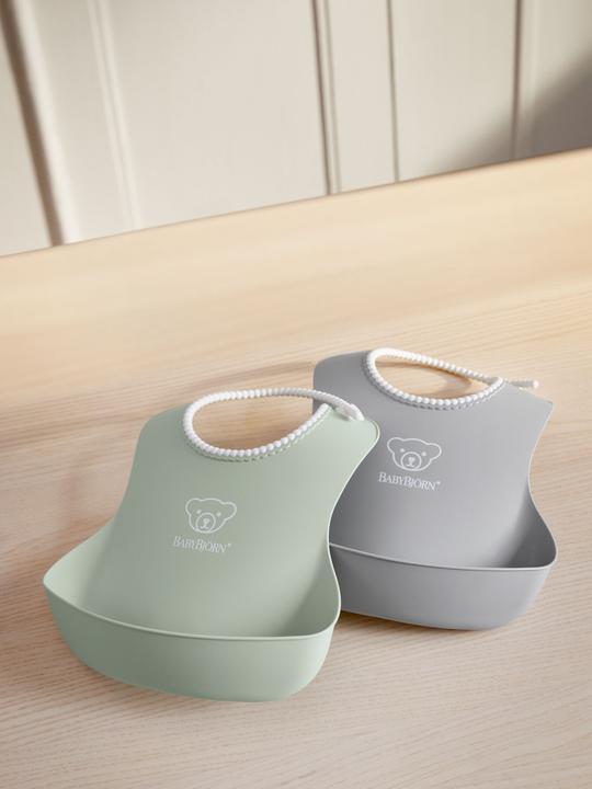 Produktbild BabyBjörn Baby-Lätzchen, 2 Stück, Grau / Pulvergrün (4 Monate)