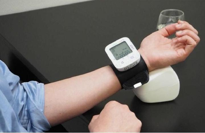 Produktbild Start by iHealth BPw (Blutdruckmessgerät Handgelenk)