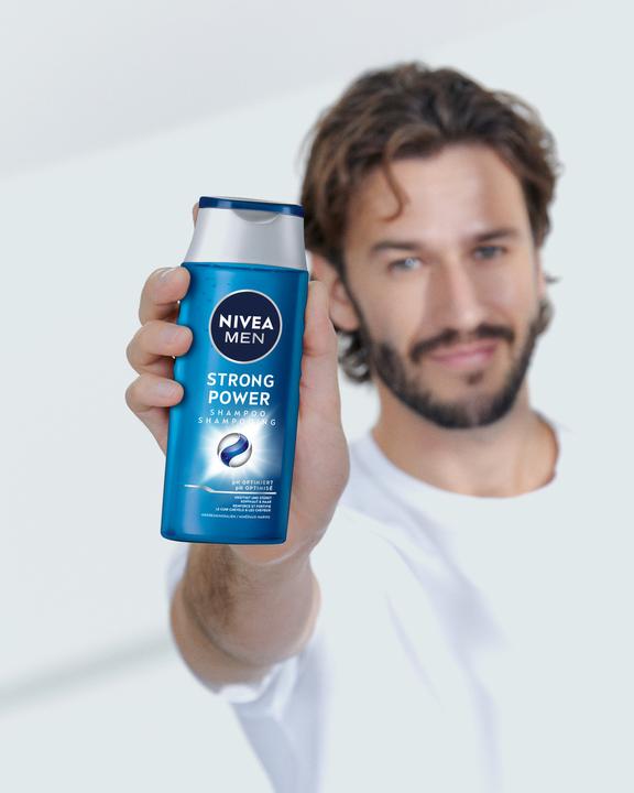 Produktbild NIVEA MEN Strong Power pH-Optimal Shampoo Trio (750 ml, Flüssiges Shampoo)