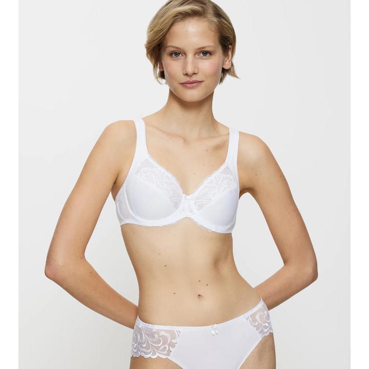 Actual product image Triumph Modern Lace + Cotton W02 Underwired Bra (Single pack)