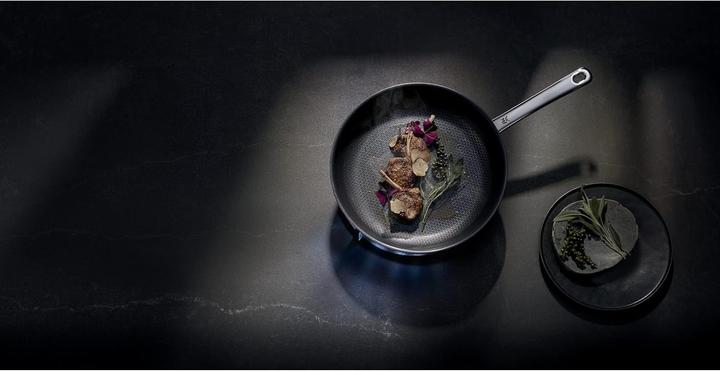 Image du produit WMF Servier-Schmorpfanne Edelstahlpfanne 28cm Profi Resist Induktion beschichtet (28 cm, Poêle à frire, Acier inoxydable)