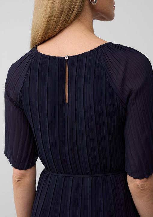 Produktbild S.Oliver Kleid Plissiertes Chiffonkleid mit Bindegürtel (46)