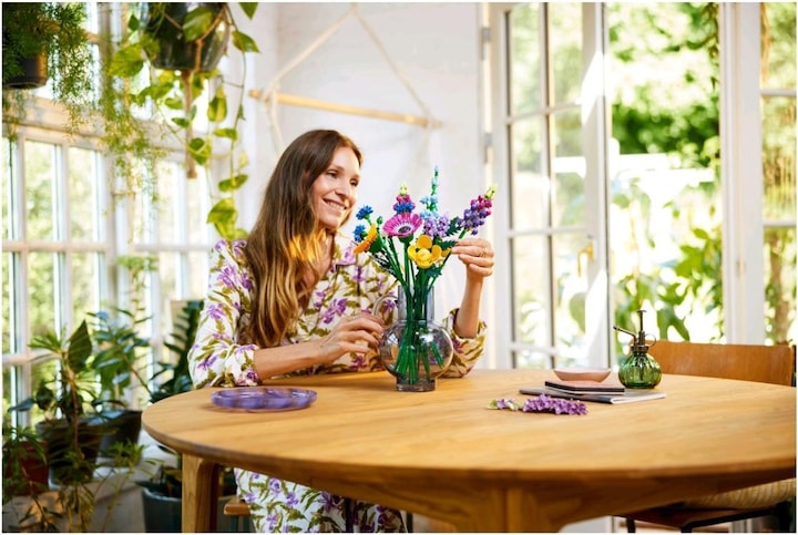 Actual product image LEGO Wildflower Bouquet (10313, LEGO Icons, LEGO Botanical)