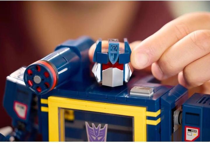 Actual product image LEGO Transformers: Soundwave (LEGO Icons)