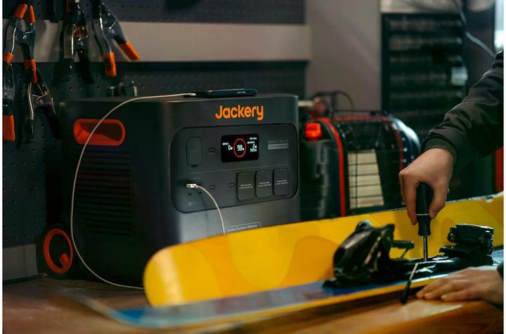 Actual product image Jackery Explorer 3000 Pro (3024 Wh, 27.90 kg)