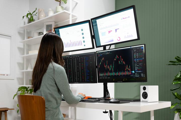 Produktbild Satechi Thunderbolt 4 Multi-Display Docking Station (Thunderbolt, 11 Ports)