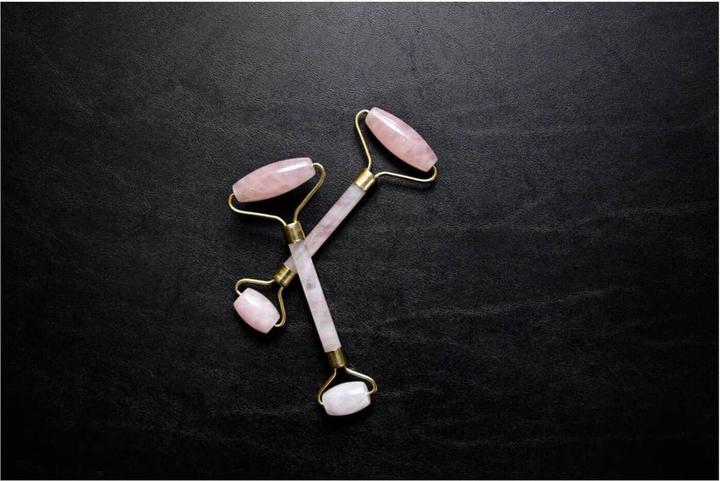 Actual product image Zoë Ayla Luxurious Rose Quartz Noiseless Facial Roller