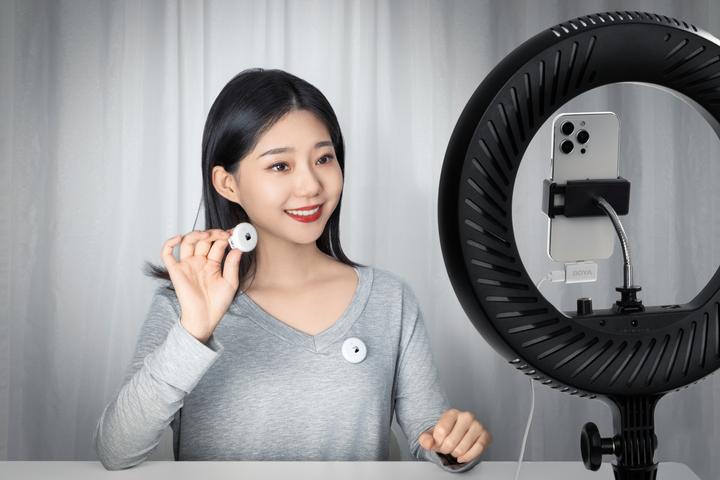 Immagine prodotto Boya Omic-U (bianco) Microfono wireless a doppio canale per dispositivi Android (Omic-U)