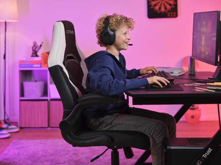 Actual product image Trust GXT 703W Riye Gaming Chair Black/White