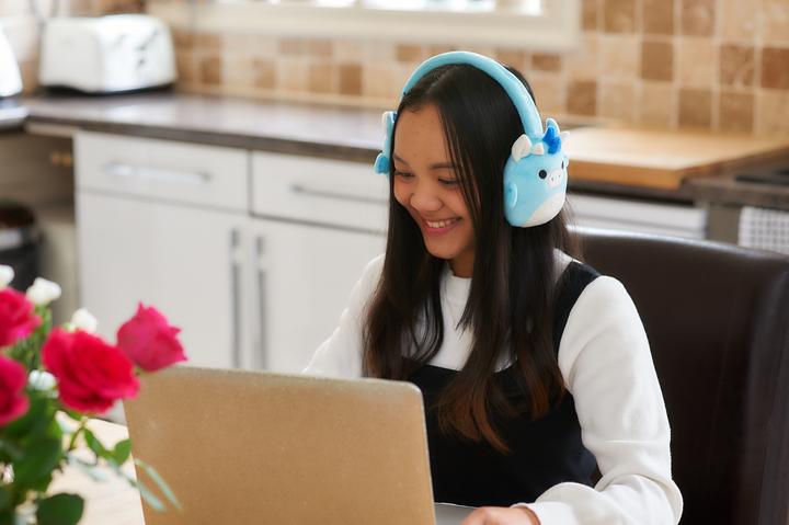 Produktbild Squishmallows Plush Bluetooth Headphones - Tatiana (608090)