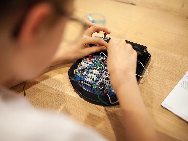 Actual product image Velleman Electronic project kit - 18 experiments - LED, fan & sound