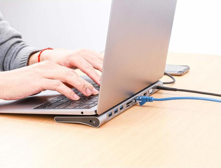 Actual product image Manhattan USB-C PD 11-in-1 docking station with MST for three monitors (USB-C, 4 Ports)