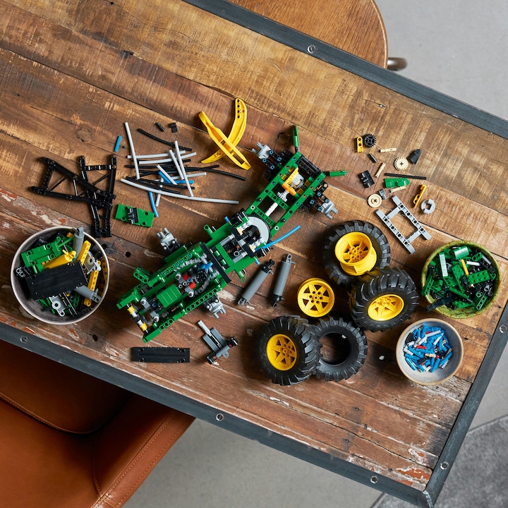 Actual product image LEGO John Deere 948L-II Skidder (42157, LEGO Technic)