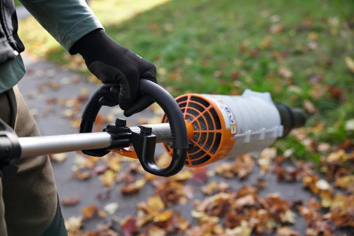 Produktbild Stihl Akku Kombimotor KMA 120 R ohne Akku und Ladegerät