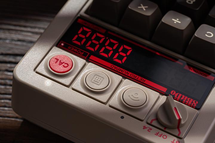 Produktbild 8bitdo Retro 18 Mechanical Numpad (C64 Edition) - Numpad (Nummernblock, Kabelgebunden, Kabellos)