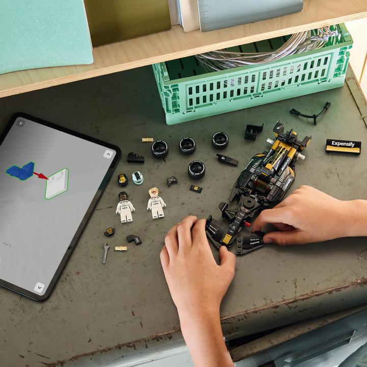 Produktbild LEGO APXGP Team Race Car aus F1® Der Film (77252)