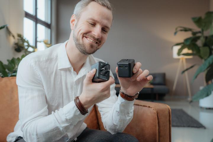 Actual product image Verbatim Universal Travel Adapter