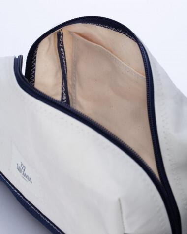 Actual product image 727 Sailbag Toilettenbeutel Windy