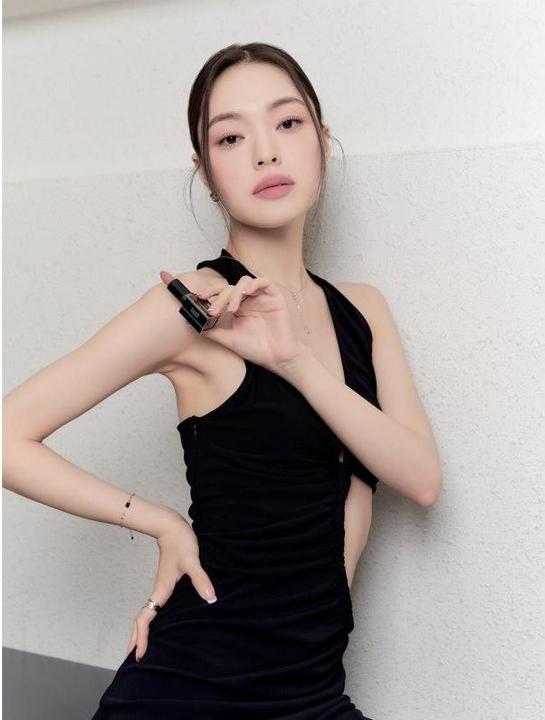 Actual product image Muzigae Mansion Moodwear Blur Lipstick Matte Hydrating (pink nude)