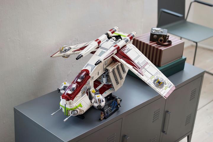 Actual product image LEGO UCS Republic Gunship (75309, LEGO Rare Sets, LEGO Star Wars)