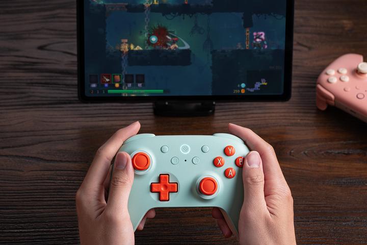 Actual product image 8bitdo Ultimate 2C Wireless (mint/orange, for Windows & Android) (PC)