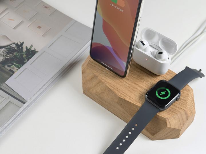 Actual product image Oakywood Triple Dock - Wooden docking station for three devices - 1 x Lightning, 1 x USB-C
