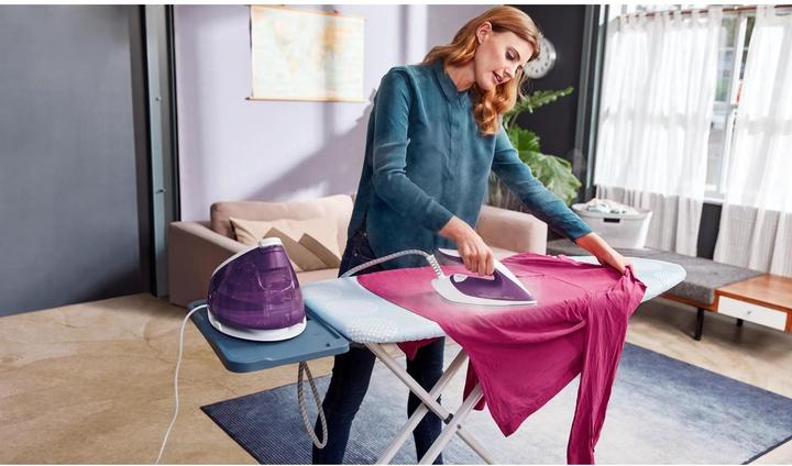 Produktbild Philips PerfectCare Compact Plus Dampfbügelstation (2400 W, 440 g/min)