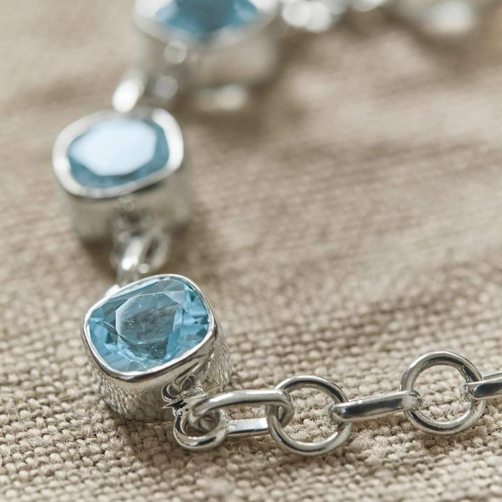 Produktbild Loberon Armband Lilianne silber/blau (16 cm, Verzierung: Topas-Edelstein, Kette: 925er Sterlingsilber)