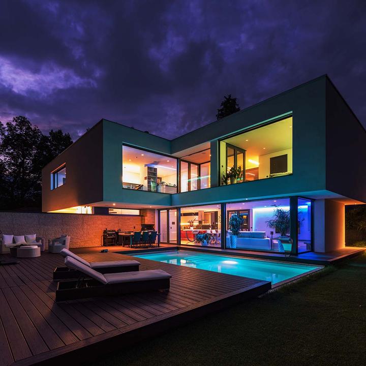 Image du produit Nedis WIFILN51CRGB Smart Full Color LED pásek Wi-Fi | Více barev | 5000 mm | IP65 | 960 lm, F (Multicolore, 500 cm, Extérieur, Intérieur)