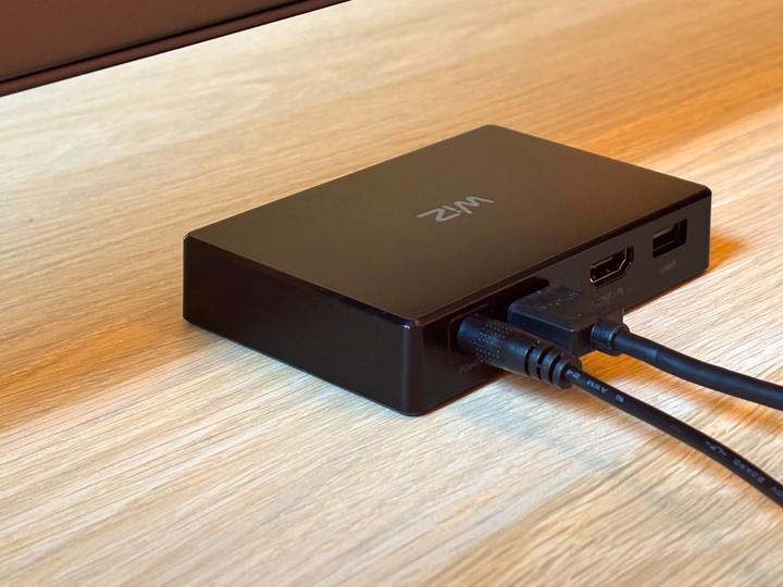 Actual product image WiZ HDMI Sync Box + Lightstrip 75 bis 85 Zoll (Multicoloured, 340 cm, Indoor)