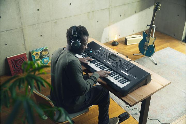 Produktbild Yamaha PSR-E483 (61 Tasten)